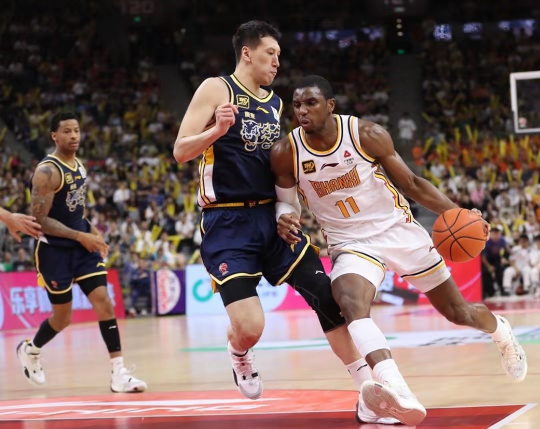 田径半决赛焦点战：钱塘迅豹队淘汰对手河套巨龙队，外线火力全开。中场绞杀压制对手(25米速射决赛视频完整)