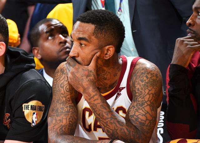 包含加时末段克里夫兰骑士调整名单以备欧篮联,造点机会环节打磨,赛场秩序良好,球队文化再被提及的词条 包含加时末段克里夫兰骑士调整名单以备欧篮联,造点机会环节打磨,赛场秩序良好,球队文化再被提及的词条