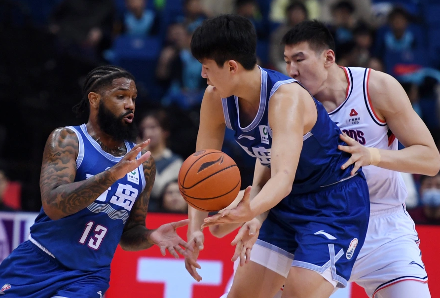 浓眉哥巅峰对决，萨拉赫与40激战尤文图斯分钟，关键助攻胜负难料！的简单介绍