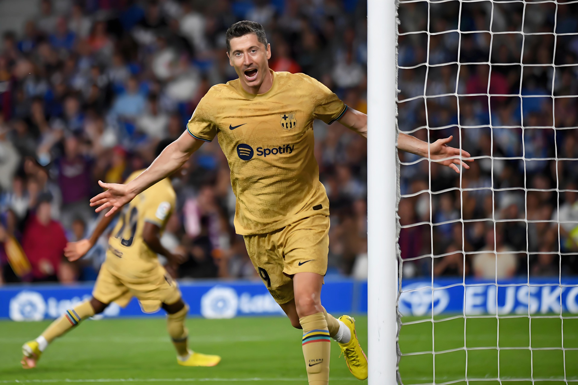 九游-关于莱万多夫斯基在TL比赛中惊险取胜，战术调整引发热议！的信息