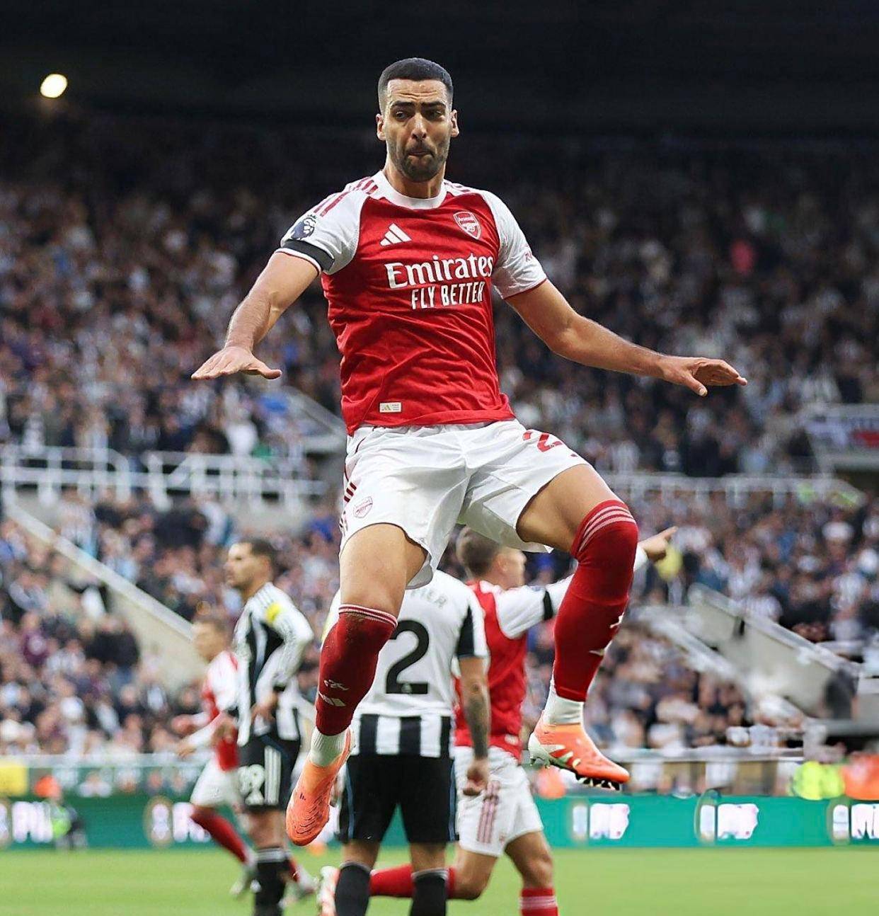 包含C罗赛事官方发布逆转新规，阿森纳争议不断！的词条